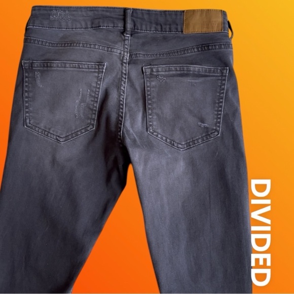 DIVIDED distressed jeans - Picture 4 of 9